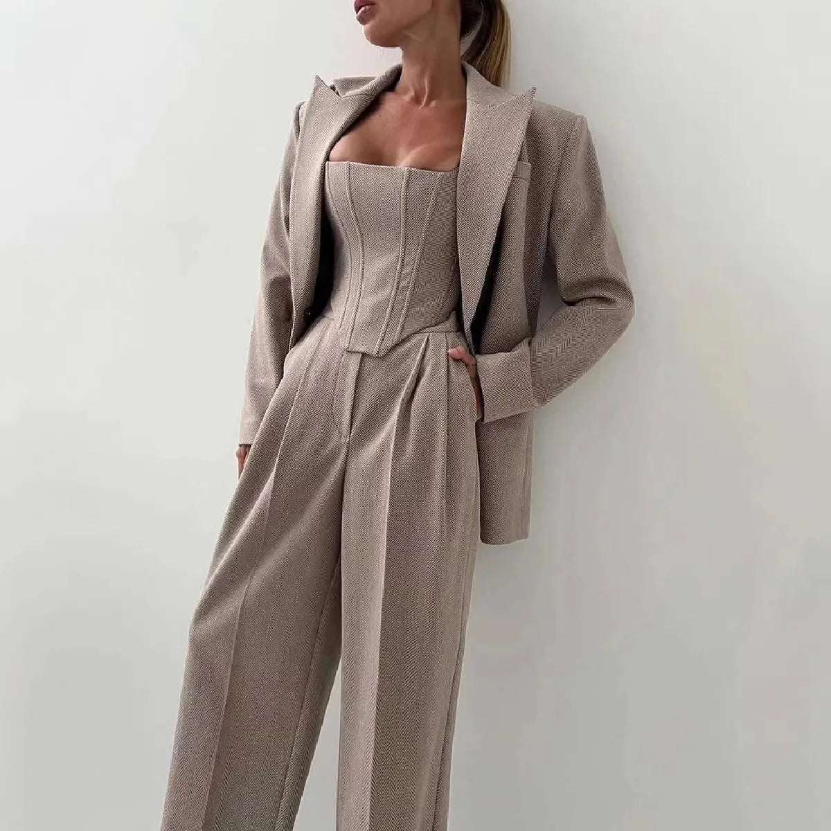<img src="https://www.sejin.com/" 
       alt=" Elegant Coat Womens Vest Pants Three-Piece Suit Set Low MOQ Factory Manufacture" 
       loading="lazy" />